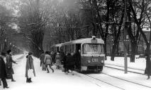 Багато снігу та рідний 1-й трамвай: у мережі показали рідкісне ретрофото проспекту Яворницького у Дніпрі