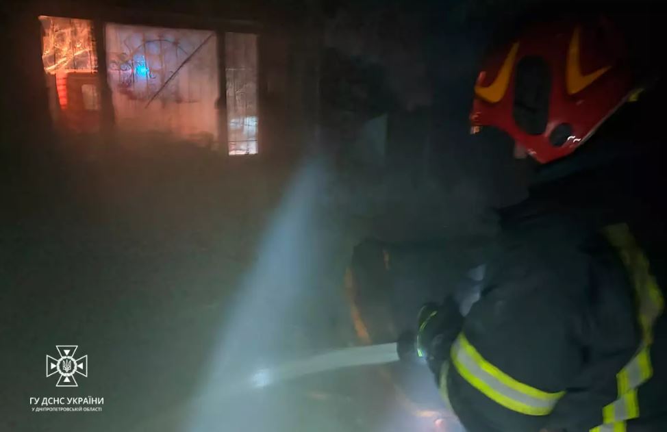 Новости Днепра про Шістьох людей врятували з палаючого будинку під Павлоградом: є загиблий