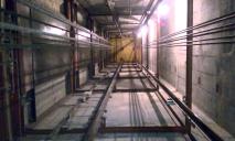 В Днепропетровской области 16-летняя девочка прыгнула в шахту лифта с высоты 7-го этажа
