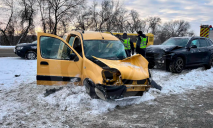 На выезде из Днепра столкнулись BMW и Renault: есть погибший
