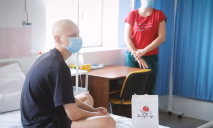 У лікарні Дніпра провели надскладну операцію та врятували 17-річного хлопця, який вже понад рік бореться з раком