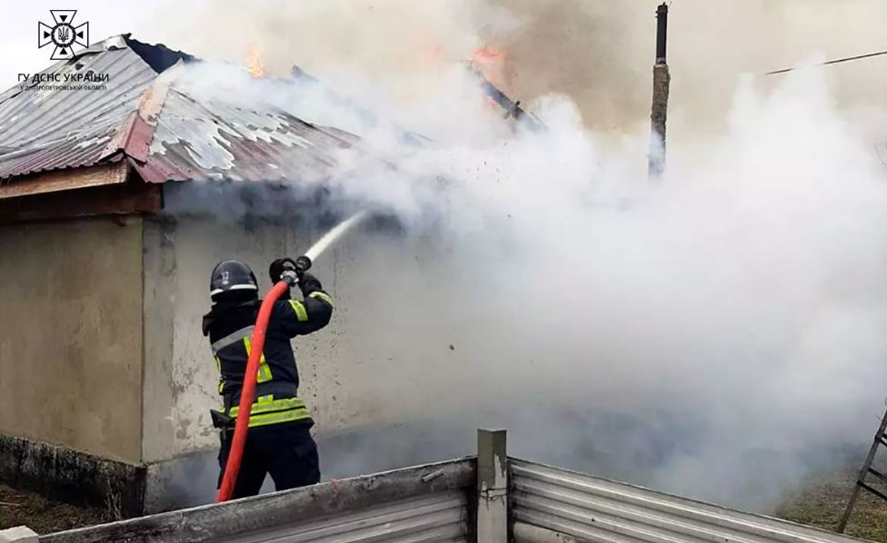 Новости Днепра про Відразу в трьох районах Дніпропетровщини рятували людей та домівки від вогню