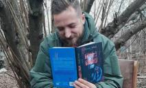 Селекционер из Днепра вывел новый сорт фиалки в честь погибшего на войне поэта Максима Кривцова