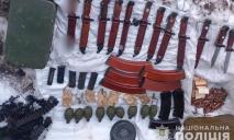У жителя Днепропетровщины в гараже был схрон с оружием (ВИДЕО)