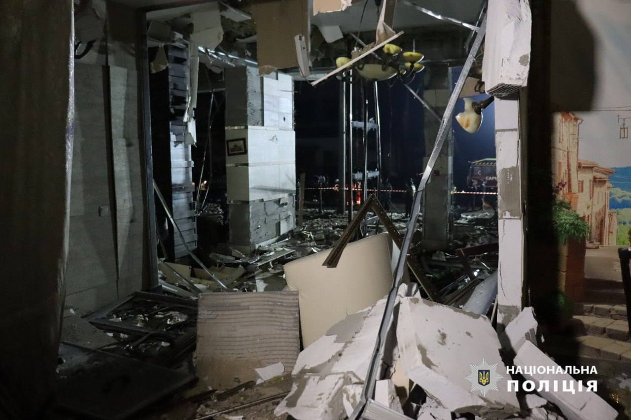 Новости Днепра про Росіяни вдарили по готелю у центрі Харкова: 11 людей постраждали, серед них - турецький журналіст