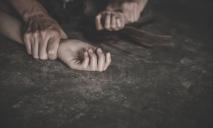 В Кривом Роге трое подростков избили и изнасиловали 42-летнюю женщину