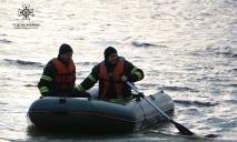 Переходили річку: у Новомосковську подружжя рятували з крижаної води