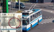 Мешканка Дніпра поскаржилася, що по місту їздить тролейбус з “діркою”