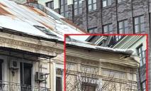 В центре Днепра «снежная лавина» упала с крыши дома на детскую коляску