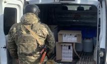 Вез для «дорогого товарища»: на блокпосте Днепропетровщины водитель «погорел» на контрафакте