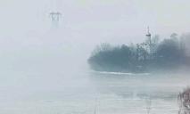 Словно облака спустились на землю: в сети показали сказочные фотографии туманного Днепра (ФОТО)