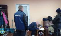 На Дніпропетровщині підприємець залякав батька загиблого бійця та видурив з нього 2,5 млн грн
