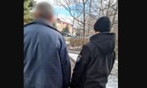 Зустрів у магазині та напав з ножем: у Дніпропетровській області чоловік ледь не вбив колишню сусідку