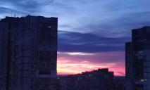 В небе над Днепром видели поразительный пурпурный закат: что предвещает это явление (ФОТО)