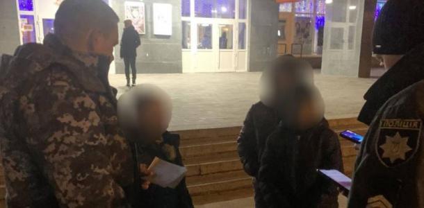 В Каменском 12-летние дети бросались камнями у посетителей кинотеатра