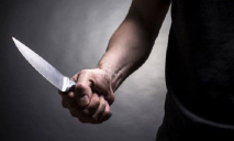 Ударил в живот: в Днепре мужчина напал с кухонным ножом на знакомого