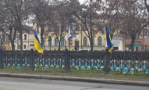 В Днепре на Яворницкого неизвестные срезали баннер «Аллея почета» (ФОТО)