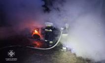У Дніпрі вночі на Криворізькій зненацька спалахнув Renault (ФОТО)