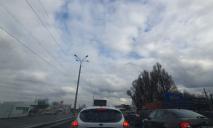 На дороге из Днепра в Новомосковск образовалась огромная пробка: детали
