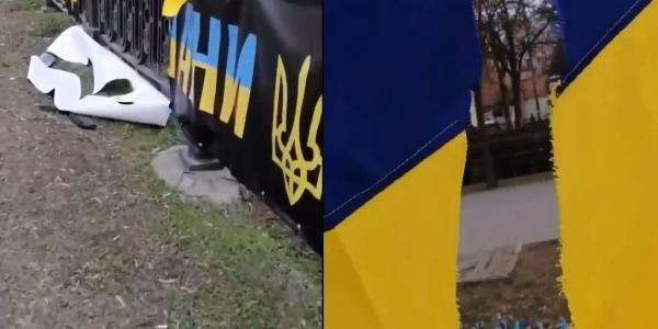 В Днепре на Яворницкого на Аллее почета неизвестные порезали баннер и государственный флаг (ВИДЕО)