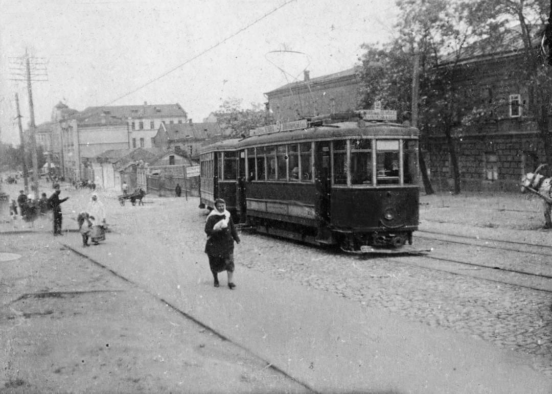 Новости Днепра про Раніше вулицею Короленка у Дніпрі проходив трамвайний маршрут: рідкісне фото