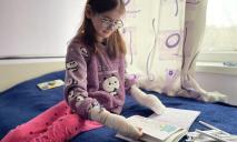 Кожа, как у бабочки: 11-летнюю девочку из Днепра с редкой болезнью спасают в Киеве