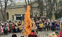 В парке Шевченко в Днепре сожгли символ зимы (ФОТО)