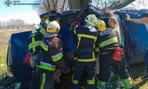 Доставали из-под груди металла: на Днепропетровщине в ДТП пострадала водитель