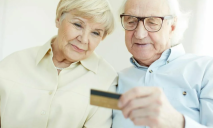 Як пенсіонеру у Дніпрі змінити виплатні реквізити для отримання пенсії, не виходячи з дому: інструкція