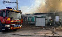 Масштабна пожежа у Дніпрі на Сокальського, постраждав чоловік: коментар ДСНС