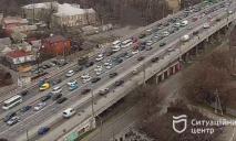 В Днепре Слобожанский проспект и Новый мост парализовали пробки: будьте внимательны