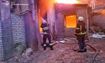 У центрі Дніпра спалахнула пожежа на площі 100 квадратних метрів: коментар ДСНС