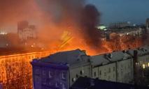 В Днепре на проспекте Яворницкого ночью вспыхнул пожар: комментарий от ГСЧС