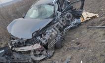 Смертельна ДТП на Дніпропетровщині: водій Lexus вʼїхав у дві вантажівки