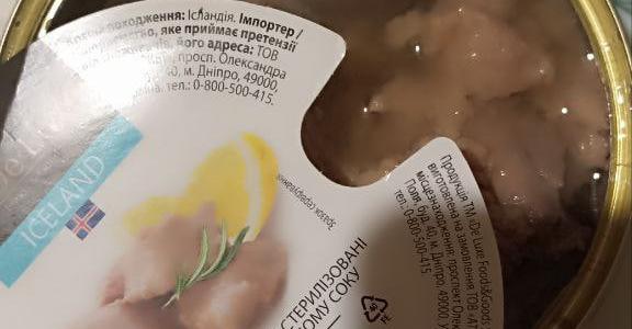 «Кроме трески еще и черви»: жители Днепра жалуются на консервы из АТБ