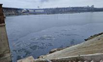 После атаки на ДнепроГЭС в реку Днепр вытекли нефтепродукты