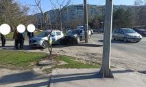 В Днепре на улице Набережная Победы столкнулись два автомобиля