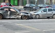 У центрі Дніпра велика аварія за участю чотирьох автівок