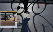 Ногами, мопедом та машиною: у Дніпрі кур’єр гнався по всьому місту за викрадачем велосипеда