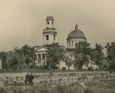 Як виглядала Соборна площа в Дніпрі, коли на ній садили городи (ФОТО)