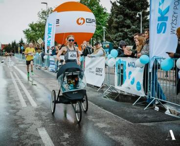 Українка встановила незвичний рекорд Гіннеса у бігу з візочком на дистанцію 10 км