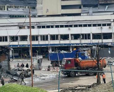 У Дніпрі внаслідок ракетного удару знову пошкоджено автовокзал: як працює автостанція