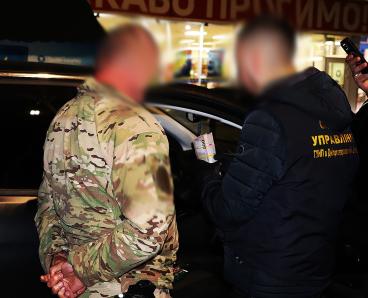 В Днепре лейтенант требовал с подчиненных 600 тыс. гривен за начисление «боевых»