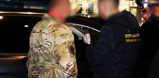 В Днепре лейтенант требовал с подчиненных 600 тыс. гривен за начисление «боевых»