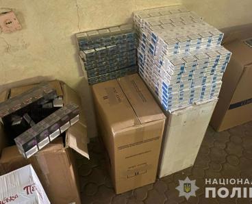 В Кривом Роге полиция во время обыска в магазине изъяла нелегальный товар на сумму 700 тыс. гривен
