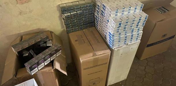 В Кривом Роге полиция во время обыска в магазине изъяла нелегальный товар на сумму 700 тыс. гривен
