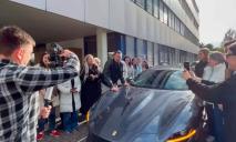 Самопроголошеного “апостола” з Дніпра Мунтяна “Бог благословив” унікальною Ferrari Roma за $300 тис