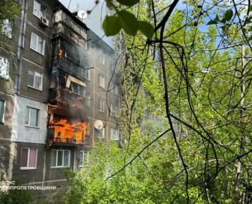 Полум’ям охопило з 2-го по 5-поверхи: у Першотравенську сталася серйозна пожежа