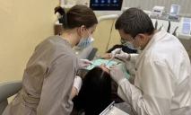 Здолала 3000 км: біженка з Дніпра приїхала до рідного міста з Британії, аби полікувати зуби