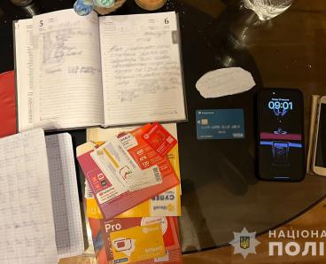 Жителі Дніпра заробляли через інтернет-магазин, продаючи уявні телефони